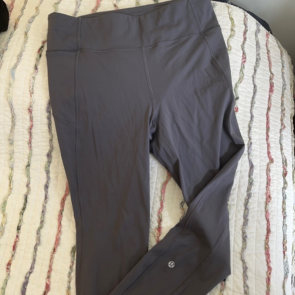 Final lap crops lululemon dark carbon